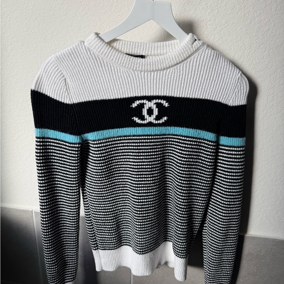 CHANEL Sweaters - NWT AUTH CHANEL 22B CC Logo Pullover Sweater size 36
